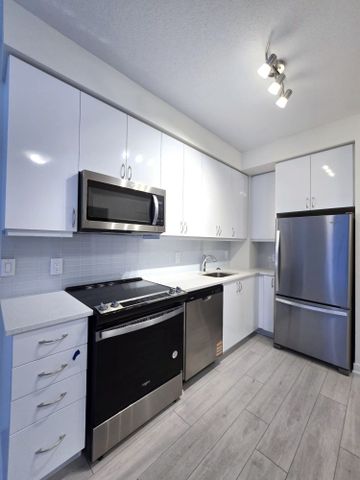 For Lease - 38 Annie Craig Drive Unit# 409, Toronto, Ontario - Photo 5