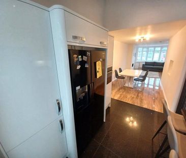 3 bedroom semi-detached house to rent - Photo 6