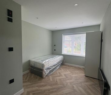 Longhouse Road, Grays RM16, London - Photo 1
