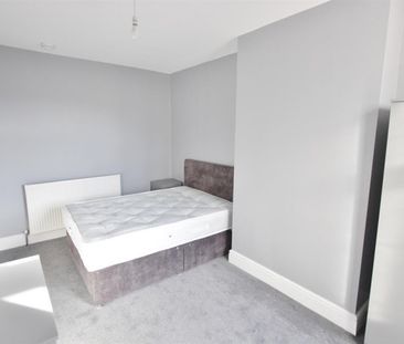 6 bedroom House To Let - Photo 4