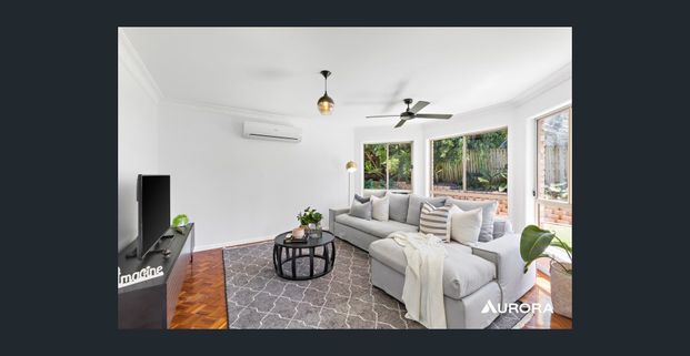 SPRAWLING FAMILY HOME! - Photo 1