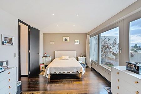 Attic duplex with exceptional panoramic view! - Photo 5