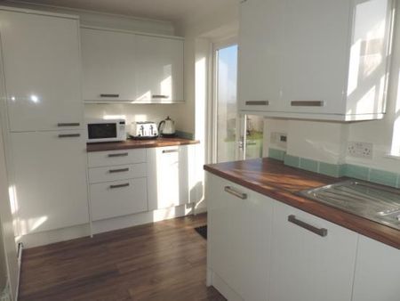 2 bedroom terraced house to rent - Photo 4
