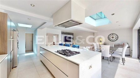 4 bedroom semi-detached house to rent - Photo 2