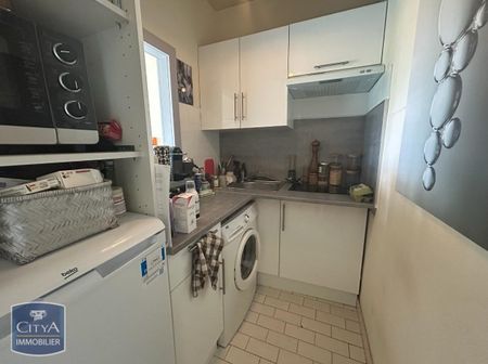 Location Appartement 1 pièce 26m² ST LAURENT DU VAR 06700 - Photo 3