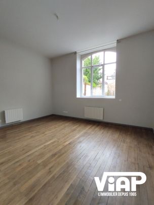 T2 PROCHE PLACE DES CARMES - Photo 1