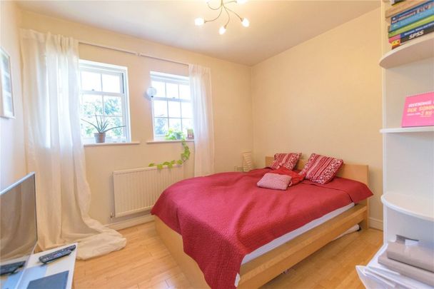 3 Bedroom - Shortheath Road, Farnham - Photo 1