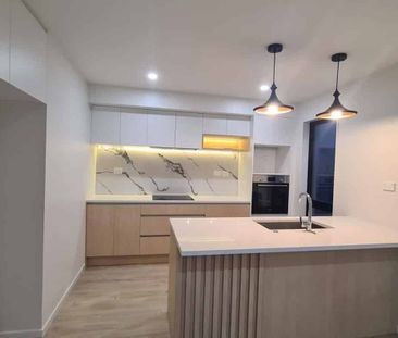 Stunning Four Bedroom Townhouse - Photo 5