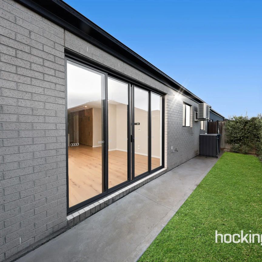 Modern 4-Bedroom Home in Peppercorn Estate! - Photo 1