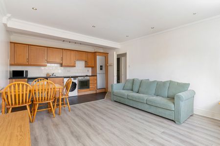 APARTMENT 5, SHELBOURNE PARK MEWS, 25 RINGSEND ROAD, DUBLIN 4, D04 CX37 - Photo 5