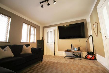 3 bedroom terraced house to rent - Photo 3