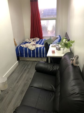 Room in a Shared House, High Road Leytonstone, E11 - Photo 3