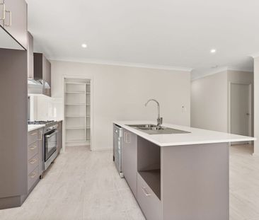 Stunning Family Home, 4 bed + study! - Photo 6