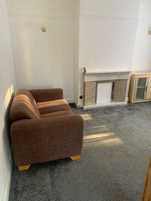 2 Bed Maisonette, St. Andrews Road, NW9 - Photo 1