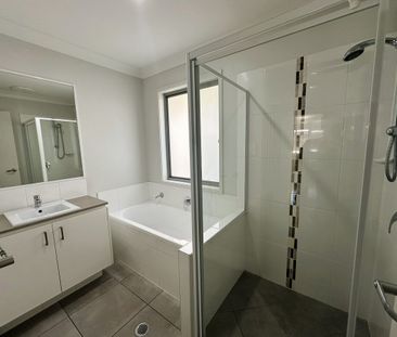 Large Family Home in Great Pimpama Location! - Photo 6