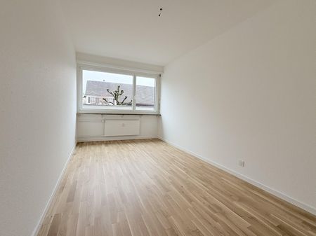 "Frisch renovierte, helle 4.5-Zimmer-Wohnung in Therwil sofort bezugsbereit!" - Photo 5