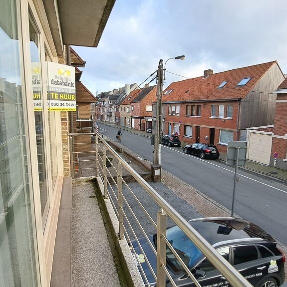 Instapklaar appartement met terras + autostaanplaats te huur in Torhout - Photo 1