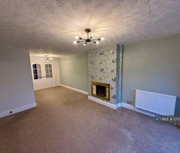 3 bedroom semi-detached house to rent - Photo 3
