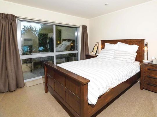 Modern Townhouse Retreat: Perfect Blend of Comfort and Convenience! - Photo 1