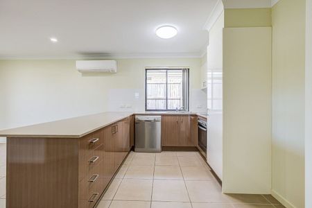 Perfect For The School Run - Walk Straight Across The Road! - Photo 5