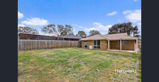 Spacious and Light-Filled Home in Mill Park - Photo 1