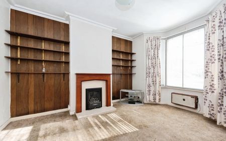3 Bed Semi-Detached House, Temple Road, TW3 - Photo 2