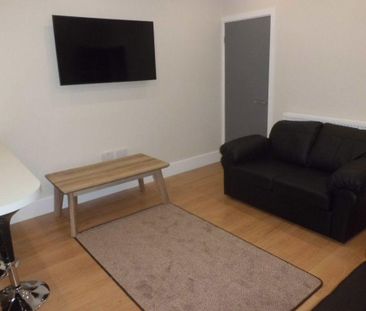 6 bedroom house to rent - Photo 2