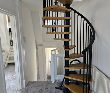 Roundhill Crescent, Brighton - Photo 3