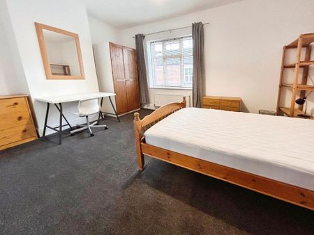 4 bedroom terraced house to rent - Photo 2