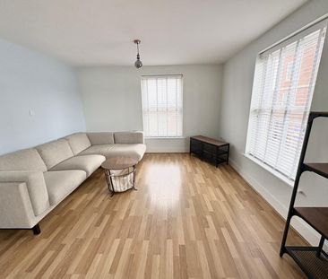 Flagstaff Green, Royal Clarence Yard, Gosport - Photo 2