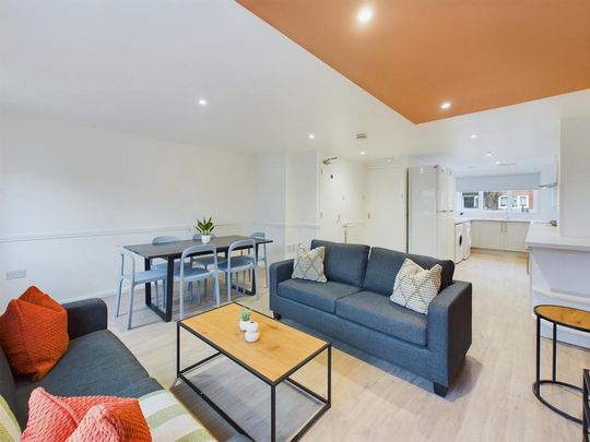 1 bedroom in a house share to rent - Photo 1