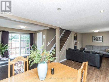 26 MCMURCHY AVENUE S - Photo 3