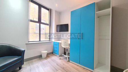1 bedroom in a flat share to rent - Photo 4