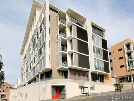 FABULOUS ONE BEDROOM + STUDY APARTMENT WITH CITY VIEWS + LARGE ENTERTAINING BALCONY - Photo 5