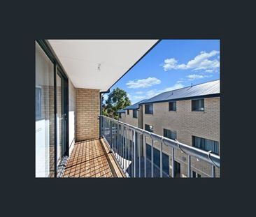 Low maintenance and spacious Townhouse - Photo 4