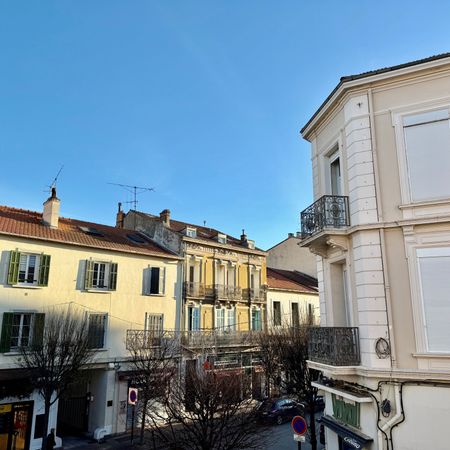 Location Appartement 3 pièces 63m² HYERES 83400 - Photo 4