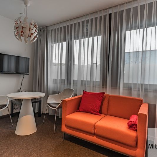 Apartment mit gehobener Komplettausstattung am Nürnberger Hafen - Photo 1