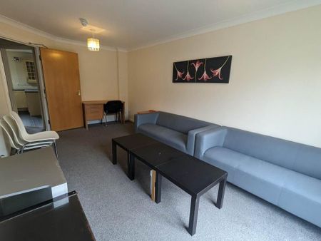 5 bedroom townhouse to rent - Photo 2