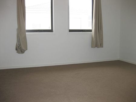 Modern 2 Bedroom Townhouse - Photo 3