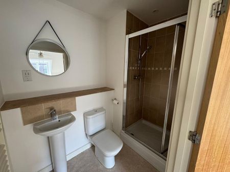 2 bedroom flat to rent - Photo 2