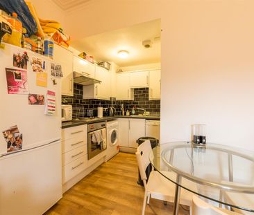 3 bed flat to rent in Helmsley Road, Sandyford, NE2 - Photo 2