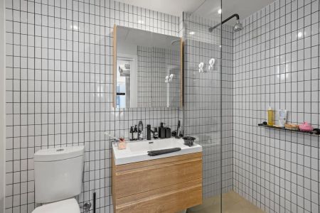 “Stylish 2-Bedroom Apartment with Stunning Views” - Photo 2