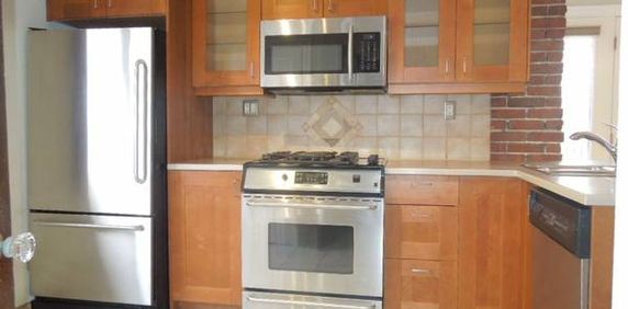 949 Bronson ave - 3 bedrooms House – Available May 2025 ! - Photo 2