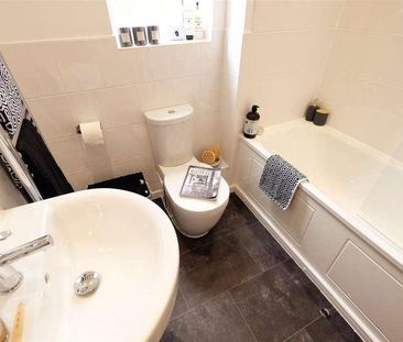 Thorne Crescent, Worsley, Manchester, M28 - Photo 4