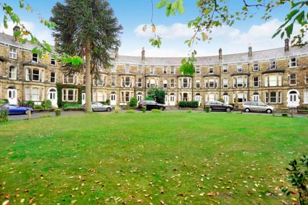 Royal Crescent, Harrogate, HG2 8AB - Photo 4