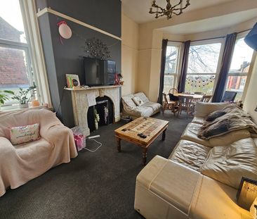 3 Bed - Flat 2, 35 Richmond Road, Headingley, Leeds - LS6 1BX - Stu... - Photo 1