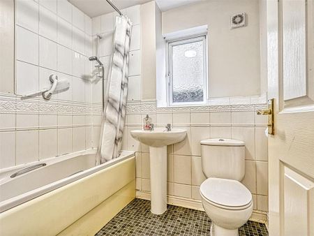 2 bedroom flat to rent - Photo 5