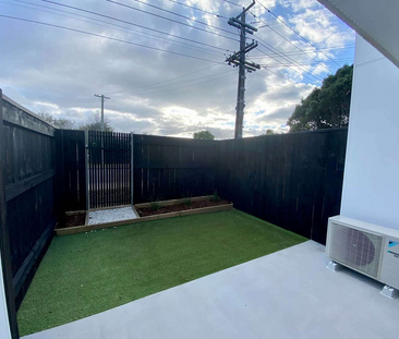 Modern 2-Bedroom Townhouse, Mt Wellington - Photo 3