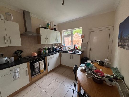 6 bedroom house to rent - Photo 1