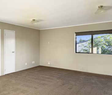 CLENDON PARK - Cute Small Home - Photo 5